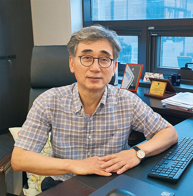 이유재 서울대 경영전문대학원 학장, 스탠퍼드대 경영학 박사
