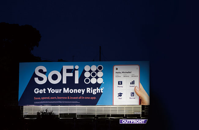 미국 샌프란시스코에 있는 ‘소파이’의 옥외 광고판. 저금, 대출, 투자 등의 다양한 서비스를 하나의 애플리케이션에서 이용할 수 있다고 소개하고 있다.