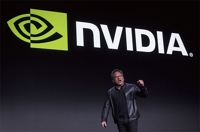 세계 최대 전자 전시회 ‘CES 2019’에서 젠슨 황 엔비디아 창립자이자 최고경영자(CEO)가 발표하고 있다. 사진 블룸버그