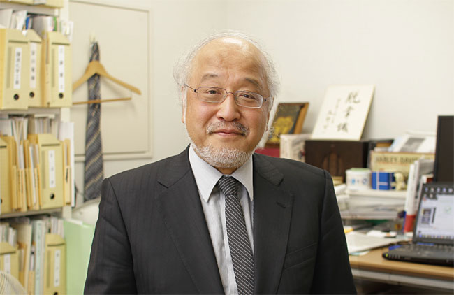 후지모토 다카히로 도쿄대 경제학, 하버드대 경영대학원 박사, 도쿄대 모노즈쿠리경영연구센터장 / 후지모토 다카히로 도쿄대 교수는 “자동차 기업들은 기존 기업이 신흥 기업에 대항하지 못하고 무너진 과거 사례를 충분히 인식하고 있다”면서 “변혁이 쉽지는 않지만 ‘어차피 못 바꾼다’는 운명론에 얽매일 필요는 없다”고 말했다. 사진 최원석 기자