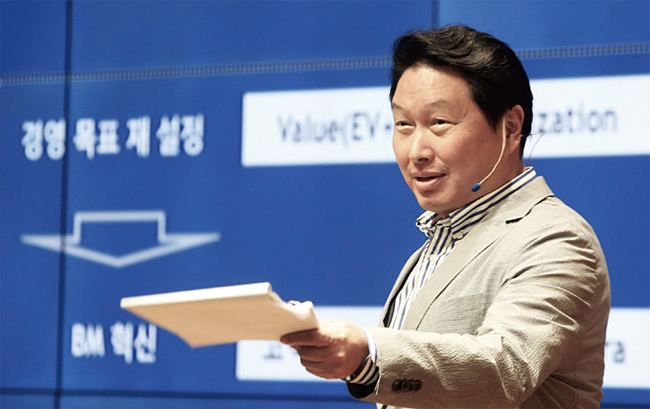 최태원 SK그룹 회장은 “사회적 가치 추구는 소비자 신뢰를 위한 필수 요소”라고 강조했다. 사진 SK