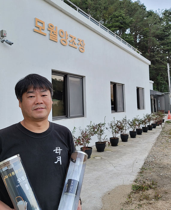 김원호 한국교통대학교 졸업 / 김원호 모월양조장 대표가 양조장 설립 배경과 제품에 대해 설명하고 있다. 사진 모월양조장