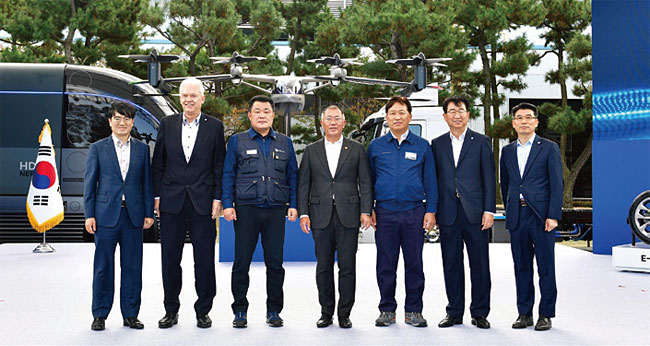 문재인 대통령의 현대차 울산공장 방문 행사 직후의 모습. 사진 연합뉴스