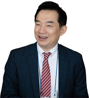 허윤 서울대 경제학 학사, 미국 유타대 경제학 석사, 미국 조지워싱턴대 경제학 박사, 전 외교통상부 통상교섭민간자문위원회 위원, 전 한국국제통상학회 회장, 서강대 세계무역연구소 소장 / 사진 서강대