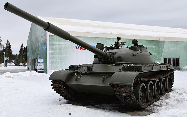 T-62는 잠시 대타를 담당할 목적으로 탄생했으나 그럭저럭 무난한 성능이 호평을 받으면서 당당히 소련의 주력 전차 위치를 차지했고 해외에도 대량 판매됐다. 사진 위키피디아