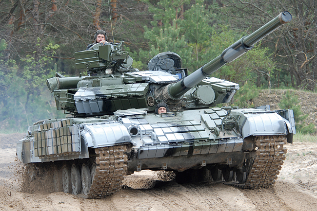 개발 당시에 T-64가 목표로 했던 성능은 이전 전차와 차원이 달랐다. 하지만 정작 이를 구현하는 데 애를 먹었고 결국 개발이 지연되어 주인공의 자리를 T-62와 이후 등장한 T-72에 빼앗겼다. 사진 위키피디아