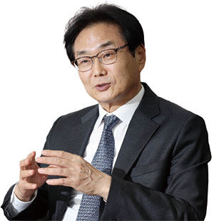 원희목 서울대 약대, 전 대한약사회 회장, 제18대 국회의원, 전 사회보장정보원 원장 사진 채승우 객원기자