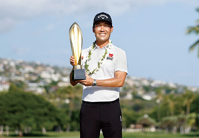 지난 1월 하와이에서 열린 소니오픈에서 PGA 투어 통산 5승째를 거둔 케빈 나는 “아무리 애써도 우승을 못 하던 선수에서 우승에 익숙한 선수로 성장한 비결은 경험과 자신감, 행복한 가정이다”라고 말했다. 사진 WAAC