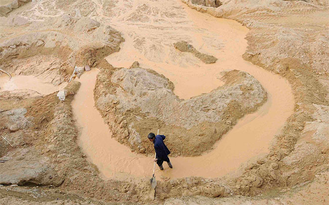 중국 장시성에 있는 희토류 광산. 사진 로이터연합