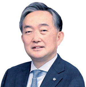 신현준 한국신용정보원 원장 서울대 경영학 학사, 미국 미주리대 경제학 석·박사, 행정고시 제35회, 전 금융위원회 보험과장, 전 우정사업본부 보험사업단 단장