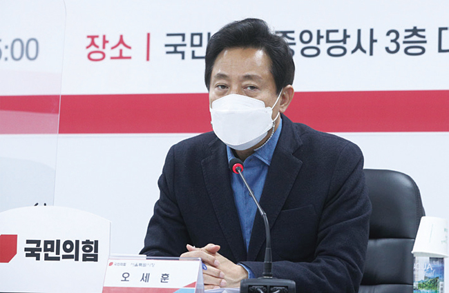 4월 11일 서울 여의도 국민의힘 중앙당사에서 열린 국민의힘-서울시 부동산정책협의회에서 오세훈 서울시장이 인사하고 있다. 사진 조선일보 DB