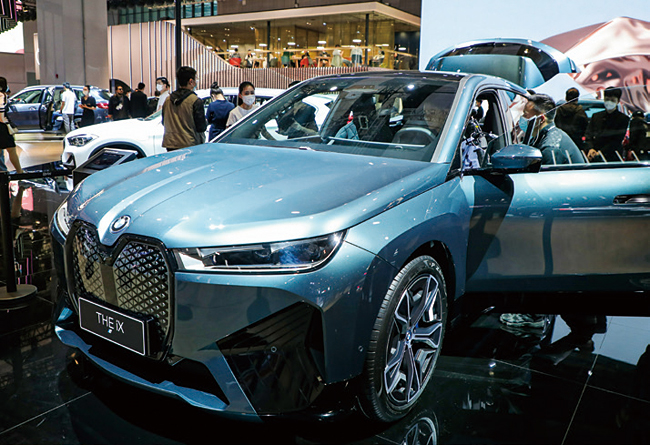 BMW iX. 사진 BMW