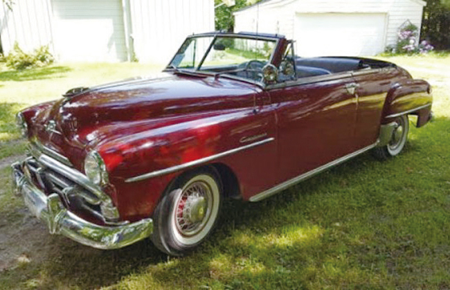 바이든 대통령은 청년 시절에 1952년식 ‘캔디-애플 레드’ 컬러의 플리머스 컨버터블을 몰았다. 그는 “내가 가장 좋아했던 차였다”고 말했다. 사진 car26.com