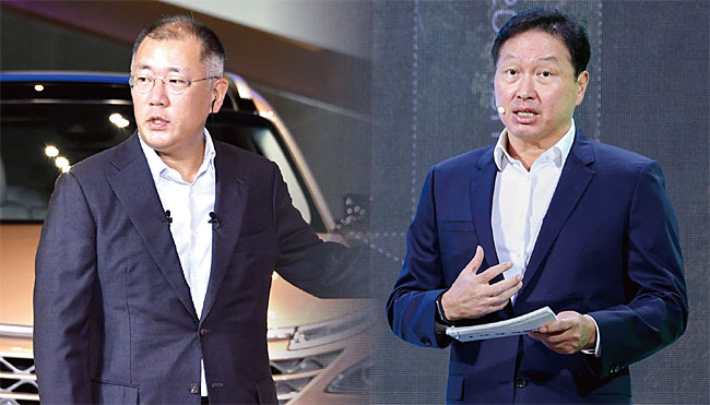 정의선(왼쪽) 현대차그룹 회장과 최태원 SK그룹 회장. 사진 현대차그룹·대한상의