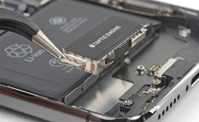 애플 아이폰에 내장된 촉각 발생 모듈 ‘탭틱엔진(taptic engine)'. 사진 애플