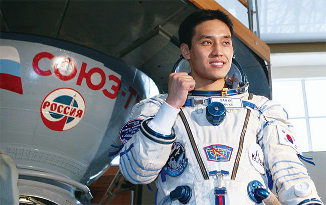 우주인 후보로 선정돼 2008년 러시아에서 실전 훈련을 받고 있는 고산 대표. 사진 로이터연합