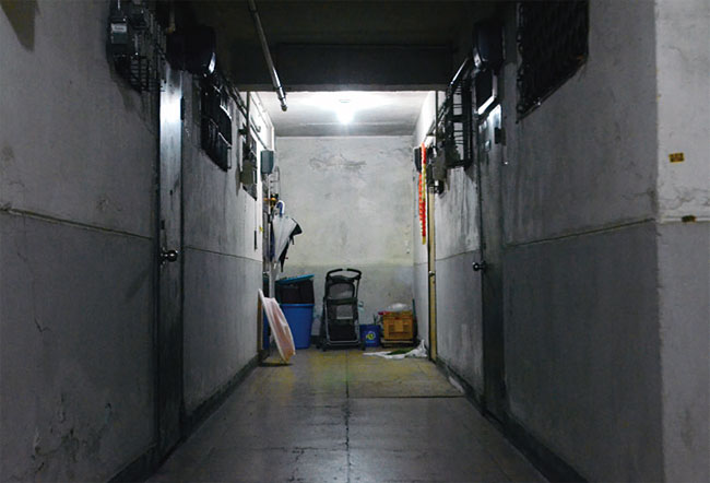 회현2시민아파트의 복도. 사진 고성민 조선비즈 기자
