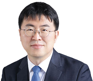 박정규 한양대 공대 겸직교수 한양대 학사, 카이스트(KAIST) 석사, 일본 교토대 박사, 일본 교토대 조교수, 미국 미시간대 방문 연구원(반도체 디바이스 연구), 전 LG전자 생산기술원 연구원, 전 현대자동차 한국자동차산업연구소·해외공장지원실 부장