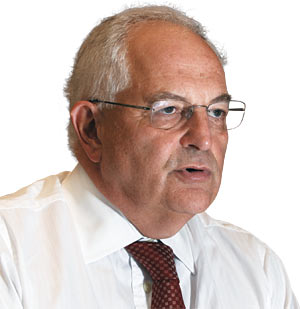 마틴 울프(Martin Wolf) 파이낸셜타임스 수석경제논설위원 영국 옥스퍼드대 경제학 연구석사, 세계은행 수석 이코노미스트, 국제무역정책센터(TPRC) 연구부장