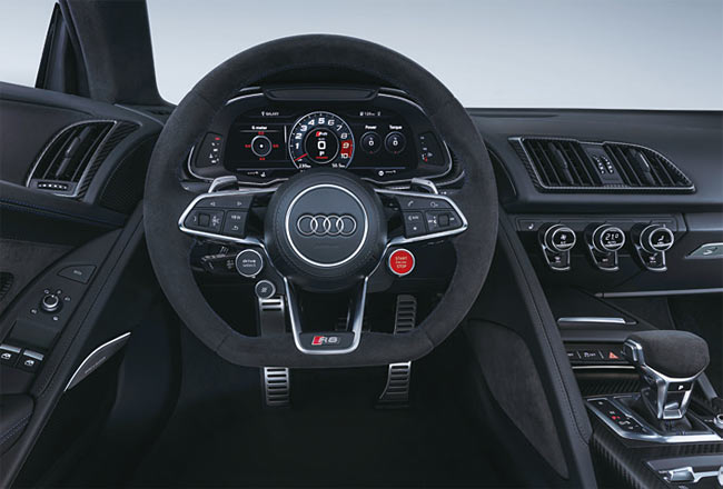 R8 V10의 내부. 사진 아우디