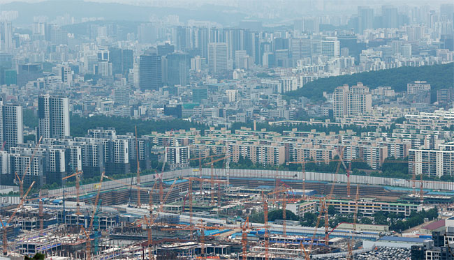 서울 대모산 전망대에서 바라본 강남구 개포동 일대 재건축 단지와 아파트. 사진 연합뉴스