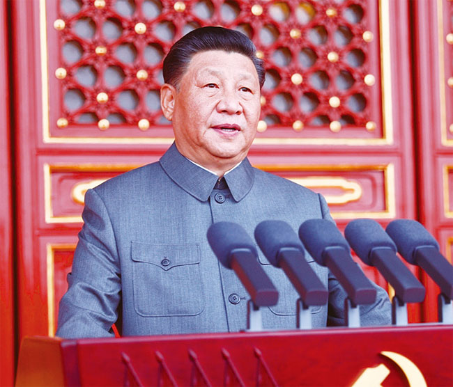 시진핑 중국 국가주석이 7월 1일(현지시각) 중국 베이징 톈안먼광장에서 열린 중국 공산당 창당 100주년 경축 대회에서 연설하고 있다. 사진 신화연합
