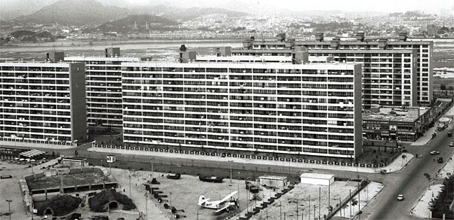 1977년 9월 6일 촬영된 여의도 시범아파트. 사진 서울역사아카이브