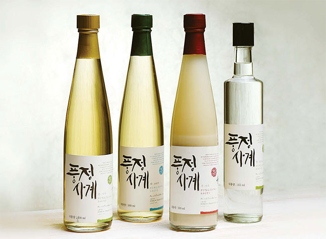 왼쪽부터 춘(약주), 하(과하주), 추(탁주), 동(증류주). 이 중 봄술인 풍정사계 춘이 올해 우리술품평회 대통령상을 받았다. 사진 화양