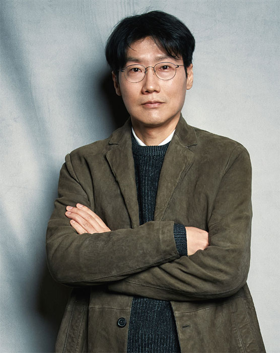 황동혁 감독 서울대 신문학, 미국 남캘리포니아대(USC) 대학원 영화전공, 2007년 영화 ‘마이 파더’로 데뷔 / 처음 드라마에 도전한 황동혁 감독. 사진 넷플릭스