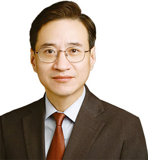 조상욱 법무법인 율촌 변호사 서울대 법대, 사법연수원 28기, 미국 코넬대 로스쿨, 현 법무법인 율촌 노동팀장, 현 노동법이론실무학회 부회장