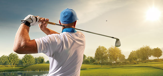 골프를 시작하기 전, 손상이 발생할 수 있는 허리, 어깨, 팔꿈치, 손목 관절 등을 스트레칭해주는 것이 중요하다. 셔터스톡