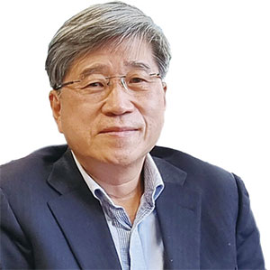 김경원 세종대 경영경제대학장 전 대성합동지주 사장, 전 디큐브시티 대표, 전 CJ그룹 전략총괄기획 부사장, 전 삼성경제연구소 전무, 전 삼성증권 리서치센터장