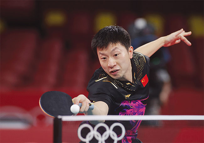 2020 도쿄 올림픽 탁구 남자 단체전에서 경기하는 중국의 에이스 마롱. 독일을 꺾고 4연패를 달성한 중국은 2008년 베이징 올림픽부터 시작된 단체전에서 남녀 모두 다른 나라에 금메달을 내준 적이 없다. 국제탁구연맹(ITTF)