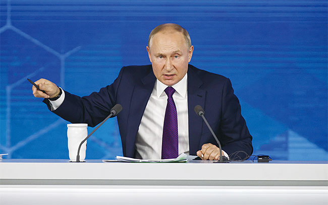 블라디미르 푸틴 러시아 대통령이 2021년 12월 23일 러시아 모스크바에서 연례 기자회견을 하고 있다. 사진 블룸버그