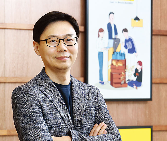 강정구 카카오엔터테인먼트 글로벌 사업실장 서울대 경제학, 미시간대 경영학 석사, 전 라인 태국사업총괄 임원, 전 베인앤컴퍼니 이사 / 사진 카카오엔터테인먼트