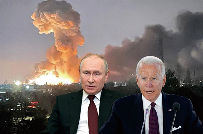 2월 24일 러시아의 공격을 받은 우크라이나 수도 키예프에서 폭발이 일어나 화염이 치솟고 있다. 블라디미르 푸틴 러시아 대통령(왼쪽)·조 바이든 미국 대통령. 우크라이나 대통령실· 사진 AP연합