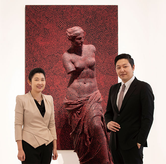 김현희(왼쪽) 서울옥션 수석경매사 경희대 사학, 홍익대 미술사학 석사과정, 현 서울옥션 수석경매사 겸 홍보마케팅팀장 음정우 서울옥션 미술품경매팀 이사 고려대 조소학과(현 디자인조형학부), 현 서울옥션 미술품 경매팀 이사 겸 블랙랏 사업부 이사 사진박상훈 조선일보 기자