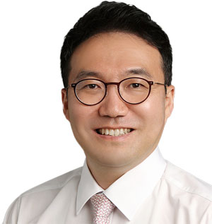 김성우 법무법인 율촌 변호사 서울대 법대, 사법시험 39회, 사법연수원 31기, 현 서울대 법학 전문대학원 객원교수