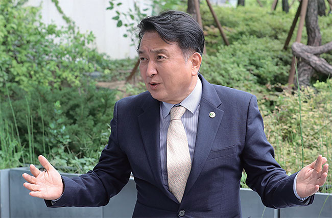 김영환 충북도지사 연세대 치대·경제대학원경제학과, 제15대·제16대· 제18대·제19대 국회의원,전 과학기술부 장관, 전 윤석열대통령 당선인 특별고문 사진 조선일보 DB