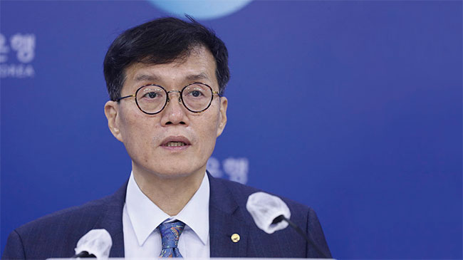 기준금리 인상에 대해 설명하고 있는 이창용 한국은행 총재. 사진 뉴스1
