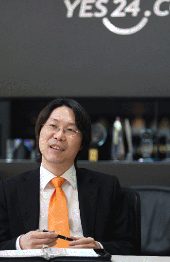 - 유성식 본부장은 독자 커뮤니티 기능이나 각종 이벤트를 제공하는 등 도서 구매 경로를 넘어 문화 포털의 역할도 담당하고 있다고 말했다. (사진 : 오수진)