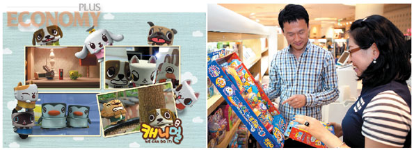 - (왼쪽)부즈클럽의 인기 캐릭터 캐니멀. (오른쪽)서울 목동의 한 백화점에서 주부가 캐릭터 완구를 구입하고 있다.