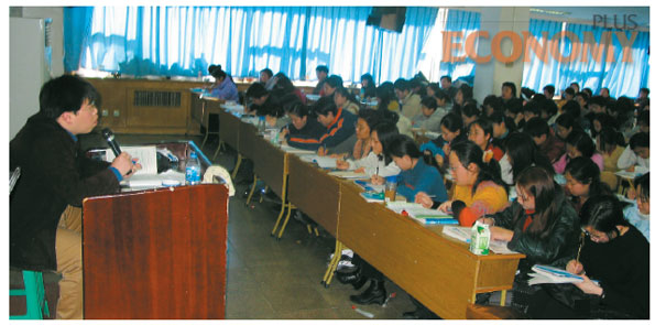 - 베이징 대학가 중관춘에 자리잡은 ‘신동방(新東方)영어학원’에서 수강생들이 토플 수업을 듣고 있다.