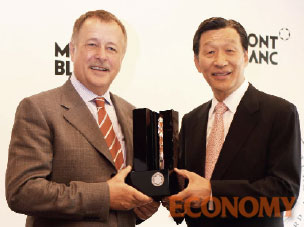 - 박영주 회장은 2005년 독일 몽블랑 문화재단으로부터 '몽블랑 예술후원자상'을 수상했다.