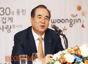 - 지난 2010년 웅진그룹 창립 30주년 기자간담회 모습.