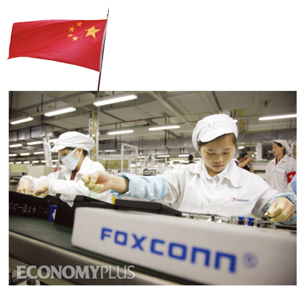 중국 광둥성 선전에 있는 폭스콘 공장에서 애플의 제품을 조립하고 있다.‘세계의 공장’으로 불리는 중국은 GDP 성장률이 크게 낮아지고 있다.