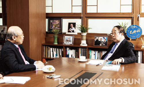 - 박용성 중앙대 이사장은 “대한민국 미래는 교육에 달려 있다”면서 “지금처럼 대학이 운영되면 대한민국은 큰 위기에 직면할 것”이라고 우려했다.