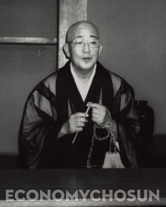 3년 전 이나모리 가즈오 회장이 JAL을 맡겠다는 입장을 밝혔을 때 언론의 관심은 대단했다. 1997년 그는 부와 명예보다 선행을 원한다며 갑작스레 출가를 감행해 화제가 되기도 했다.