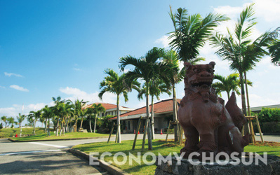 이곳에서는 아열대 수목 등 아름다운 대자연을 배경으로 라운딩할 수 있다.