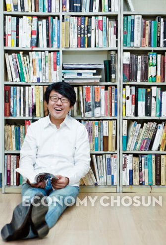 - 이인화 교수는 스토리헬퍼가 글쓰기를 하려는 모든 예비작가들에게 도움이 될 것이라고 말했다.
